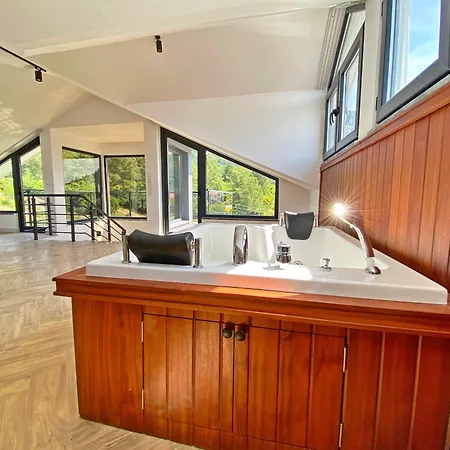 Villa Pandora A *